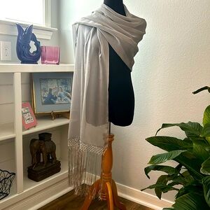 Elegant Valerie Stevens silver metallic shawl wrap with beautiful detailing
